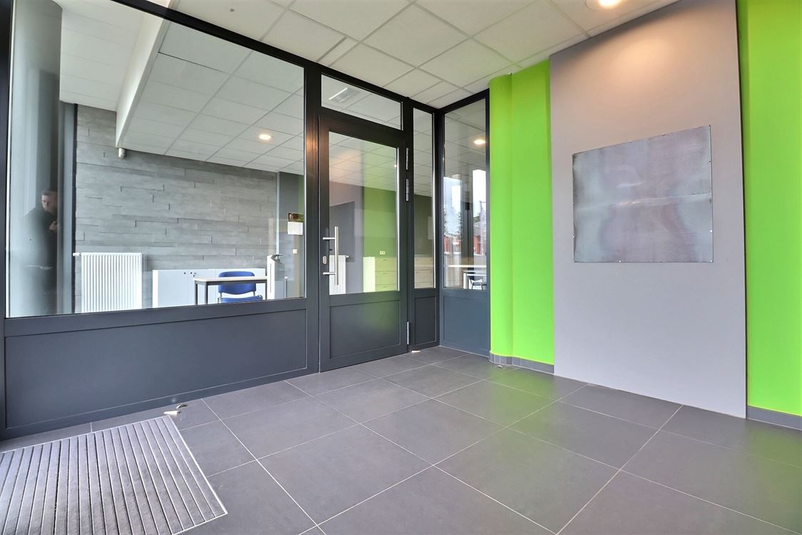 Local commercial à ERPENT (0 chambre)