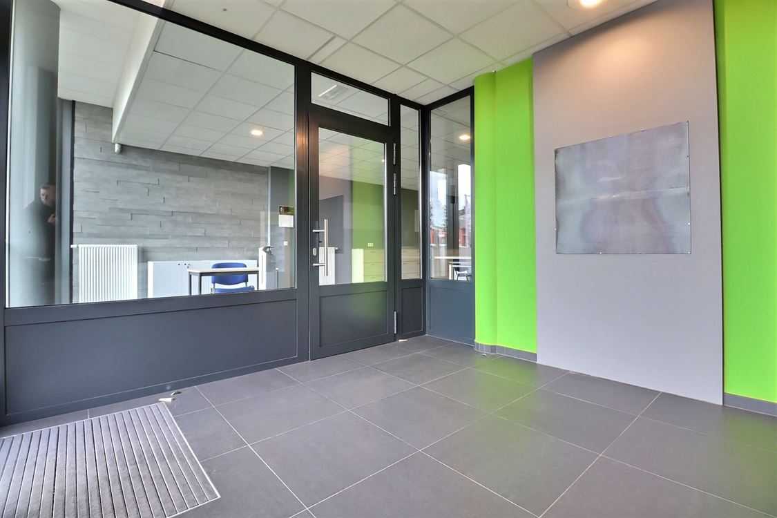 Local commercial à ERPENT (0 chambre)