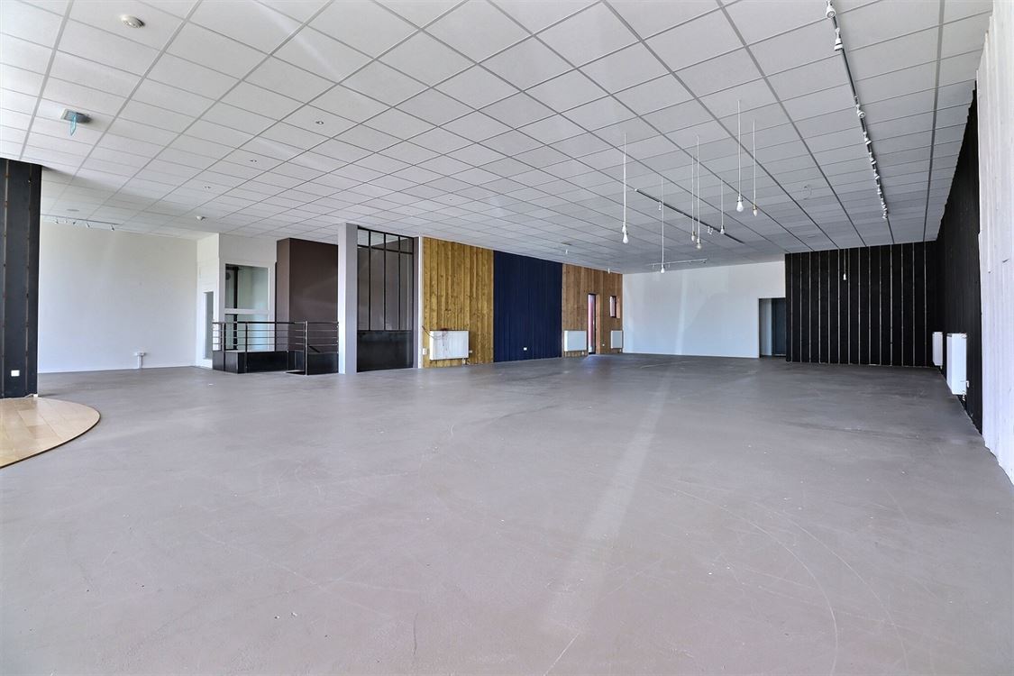 Local commercial à ERPENT (0 chambre)
