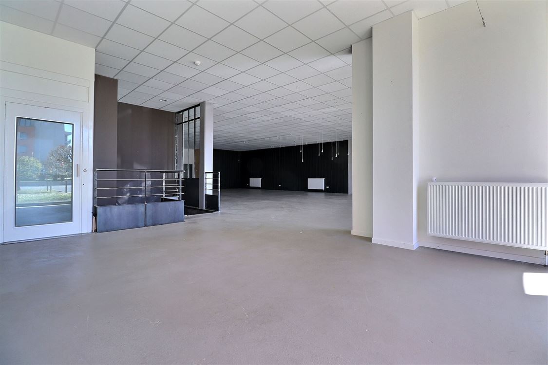 Local commercial à ERPENT (0 chambre)