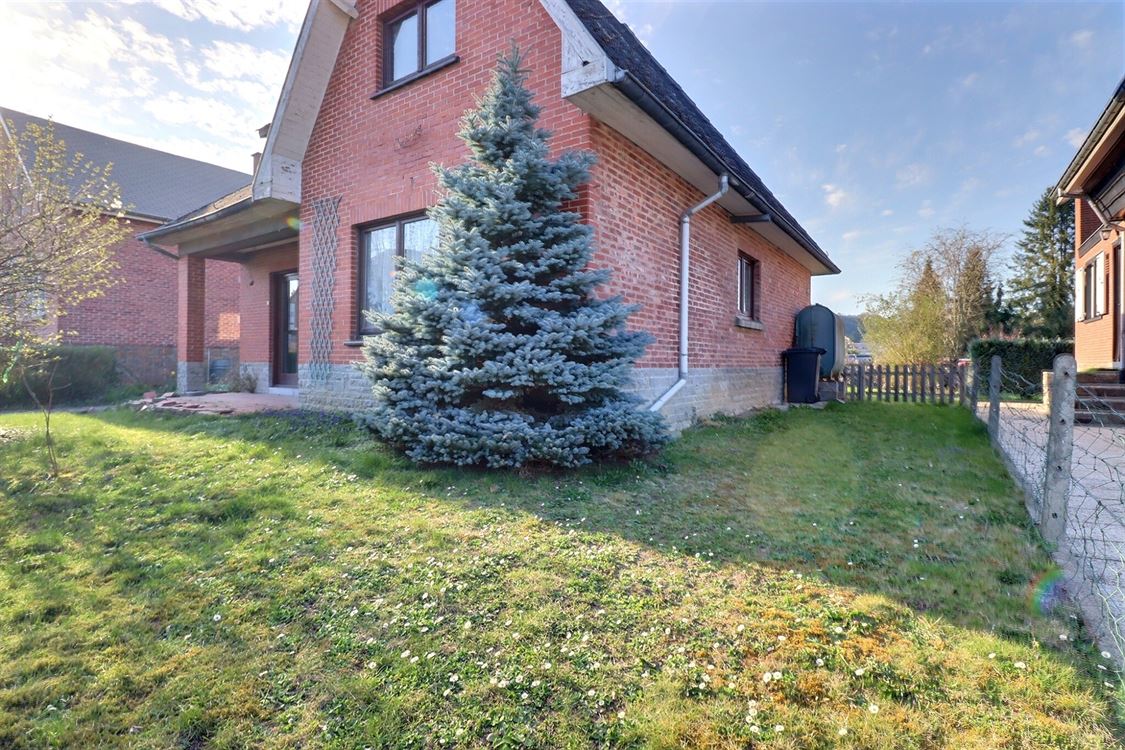 Villa/maison/ferme à ANHÉE (4 chambres)