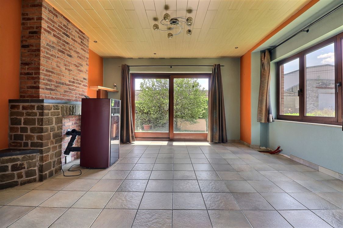 Villa/maison/ferme à ANHÉE (4 chambres)