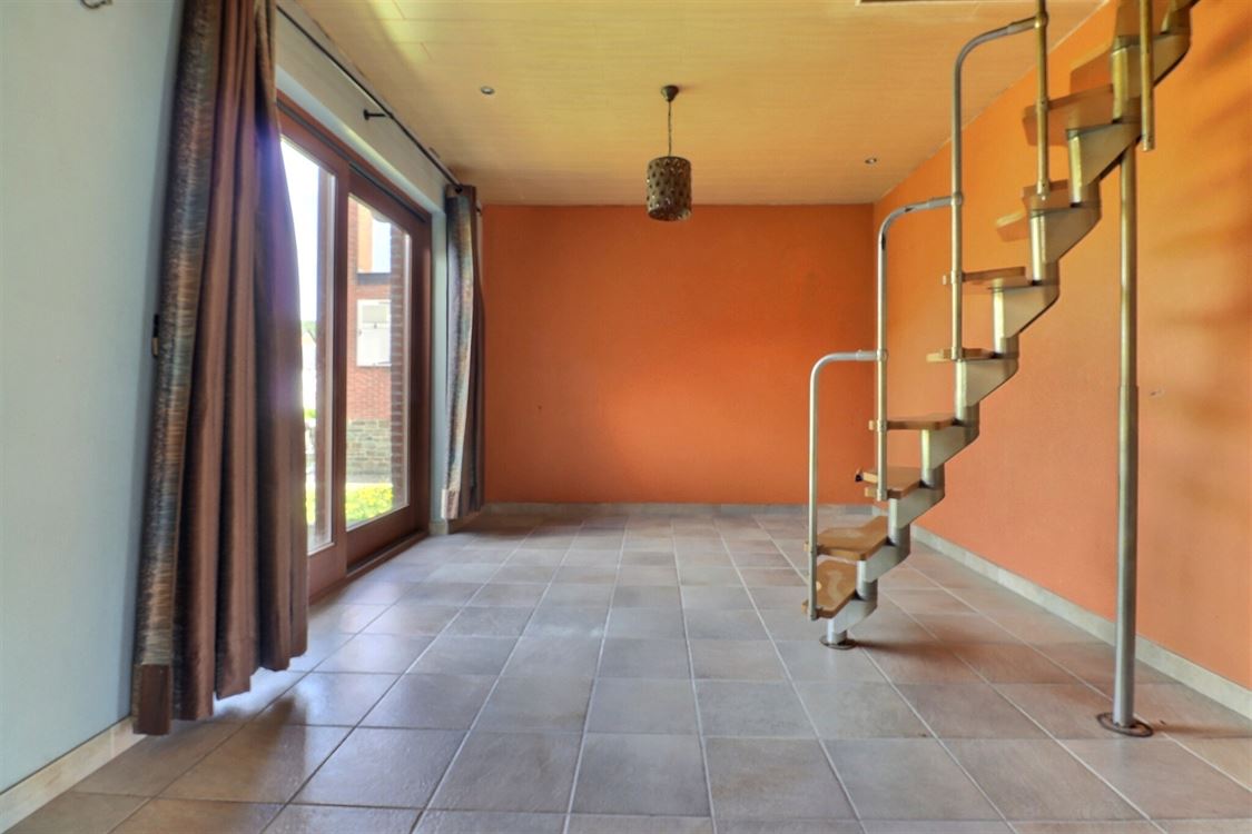 Villa/maison/ferme à ANHÉE (4 chambres)