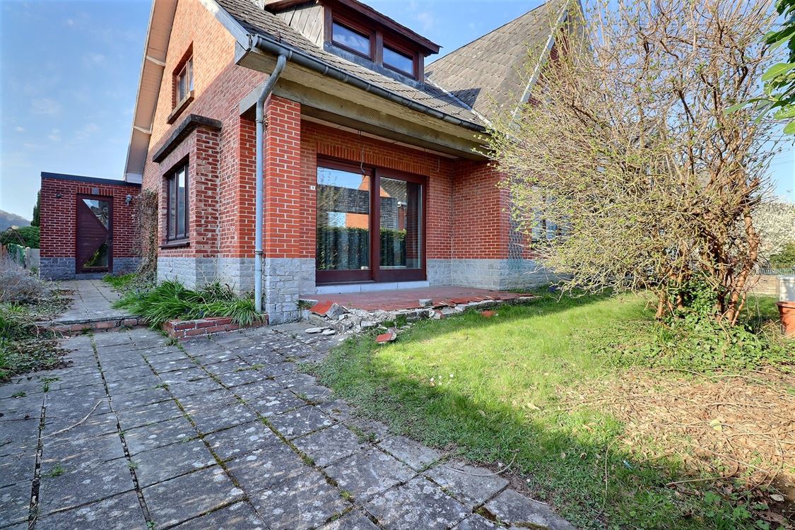 Villa/maison/ferme à ANHÉE (4 chambres)