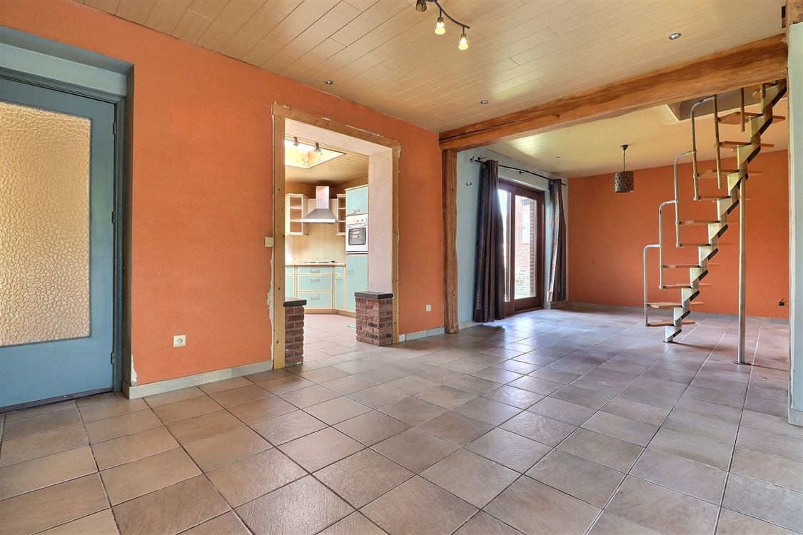 Villa/maison/ferme à ANHÉE (4 chambres)