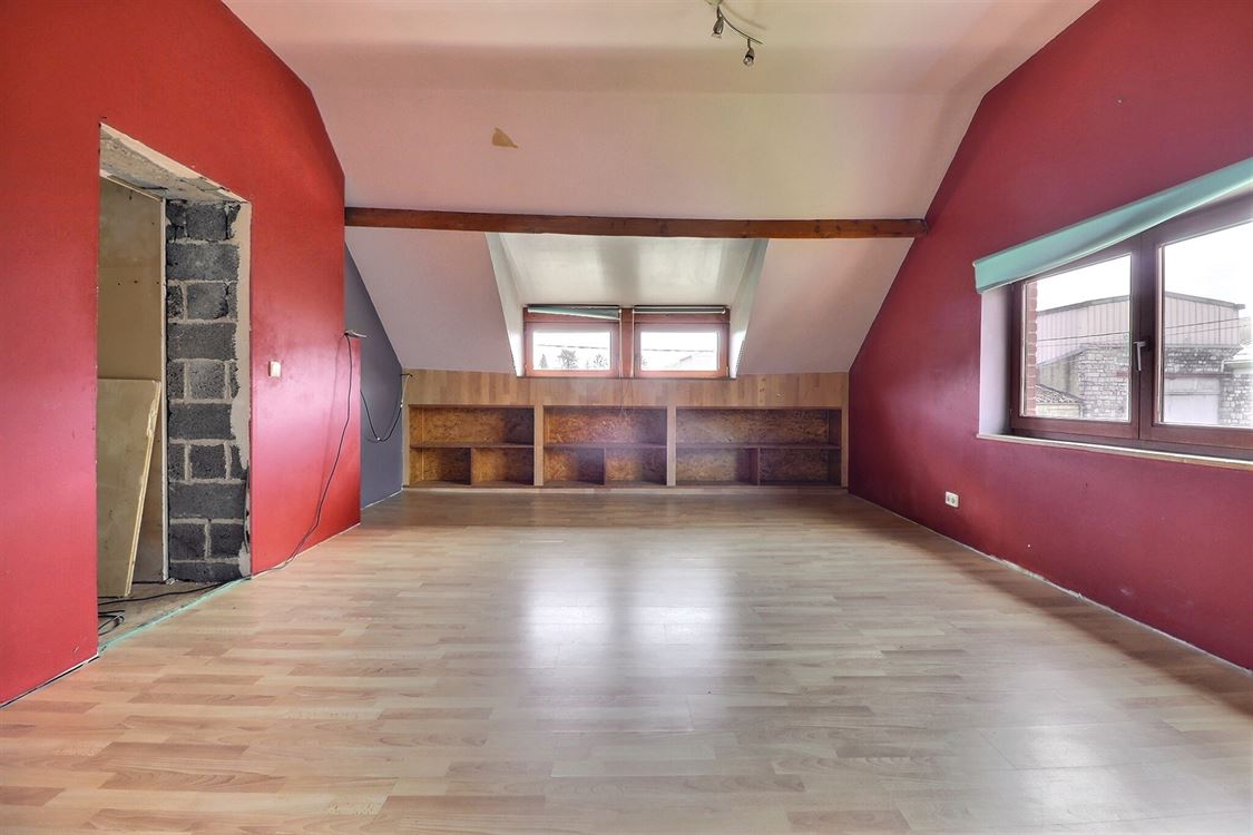 Villa/maison/ferme à ANHÉE (4 chambres)