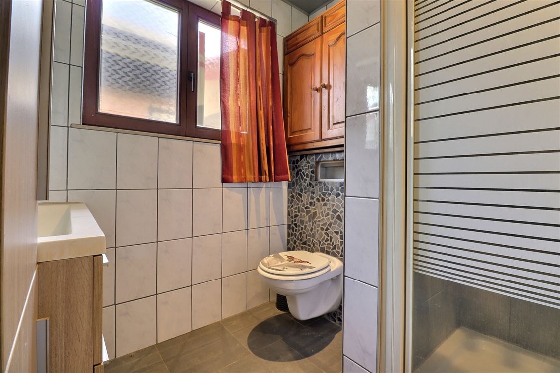 Villa/maison/ferme à ANHÉE (4 chambres)