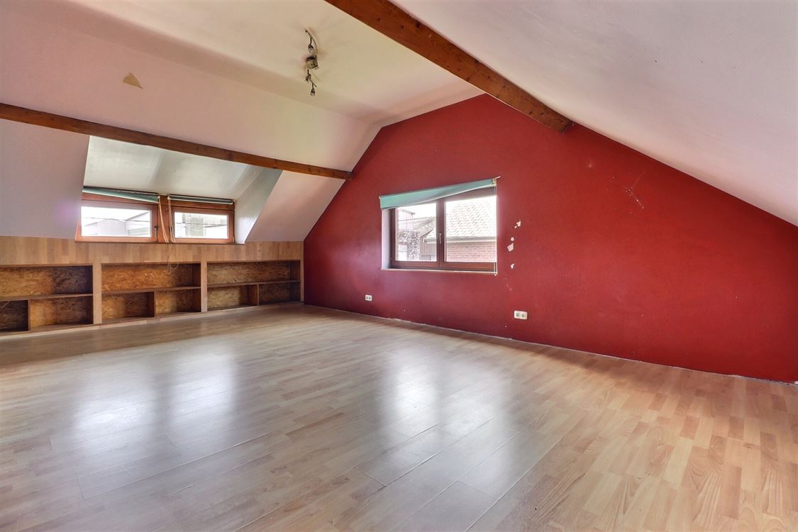 Villa/maison/ferme à ANHÉE (4 chambres)