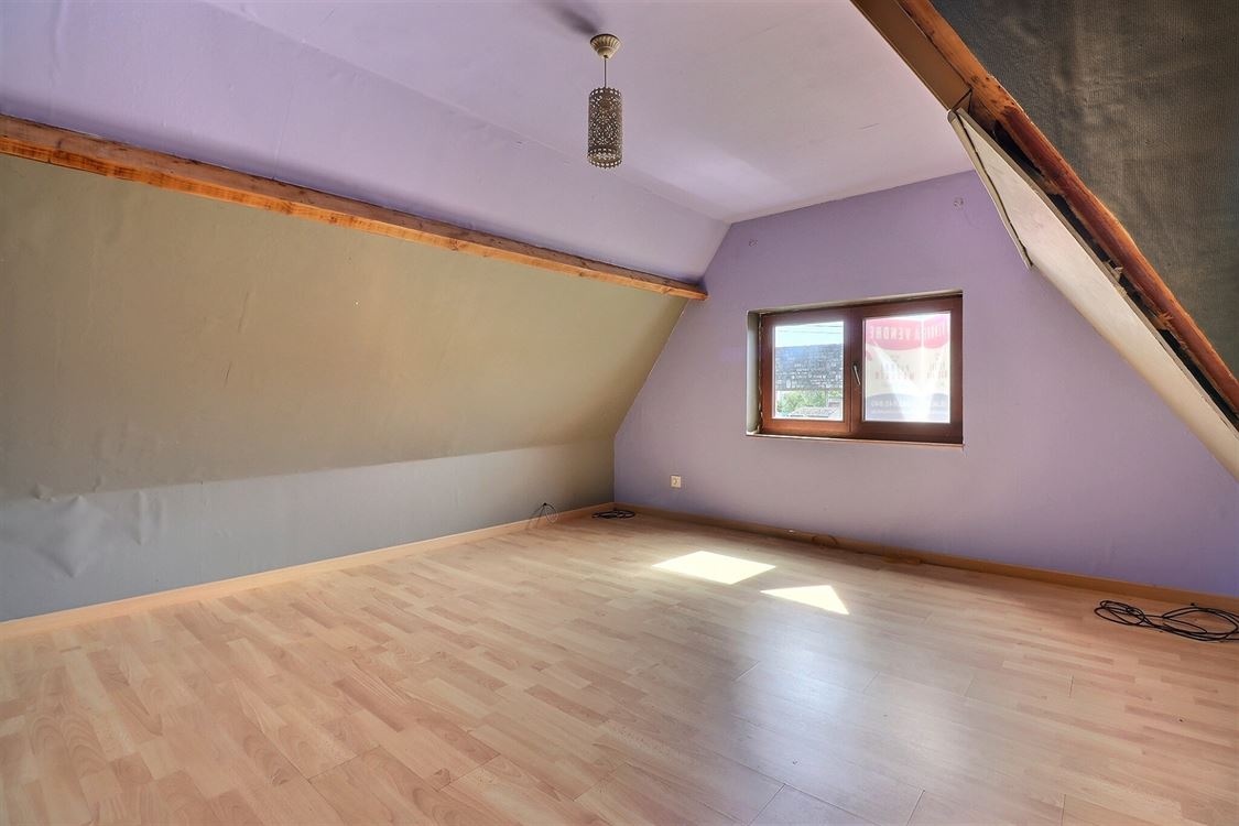 Villa/maison/ferme à ANHÉE (4 chambres)