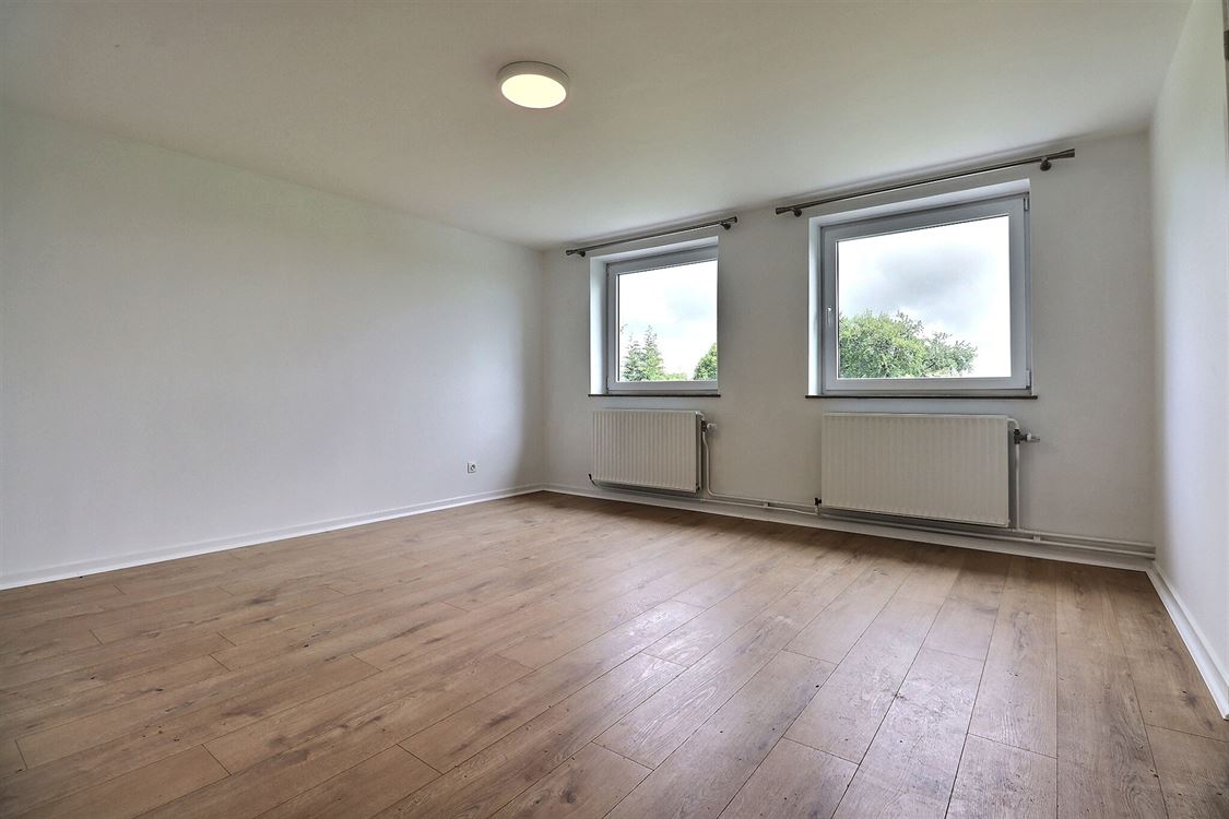 Villa/maison/ferme à Lesve (3 chambres)