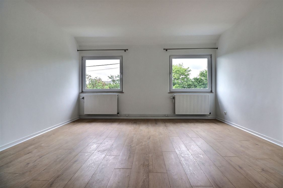 Villa/maison/ferme à Lesve (3 chambres)