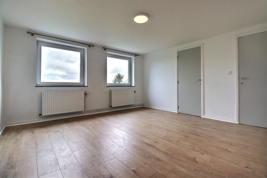 Villa/maison/ferme à Lesve (3 chambres)