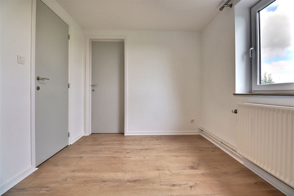 Villa/maison/ferme à Lesve (3 chambres)