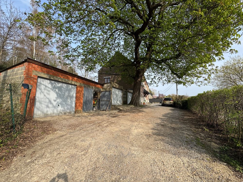 Villa/maison/ferme à MALONNE (6 chambres)