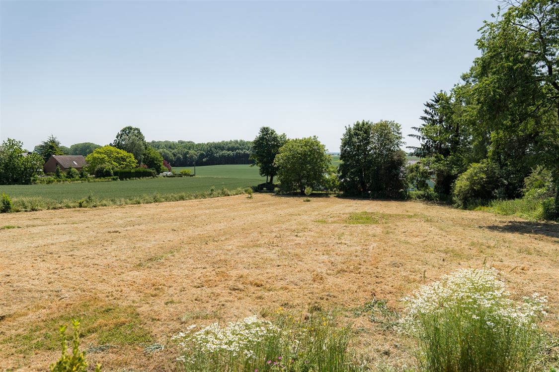 Villa/maison/ferme à CORROY-LE-CHÂTEAU (4 chambres)
