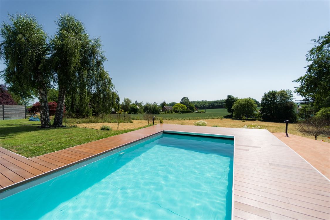 Villa/maison/ferme à CORROY-LE-CHÂTEAU (4 chambres)