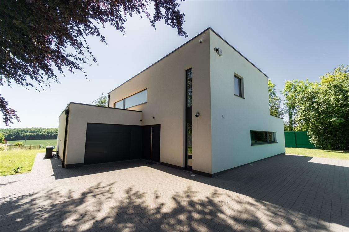 Villa/maison/ferme à CORROY-LE-CHÂTEAU (4 chambres)