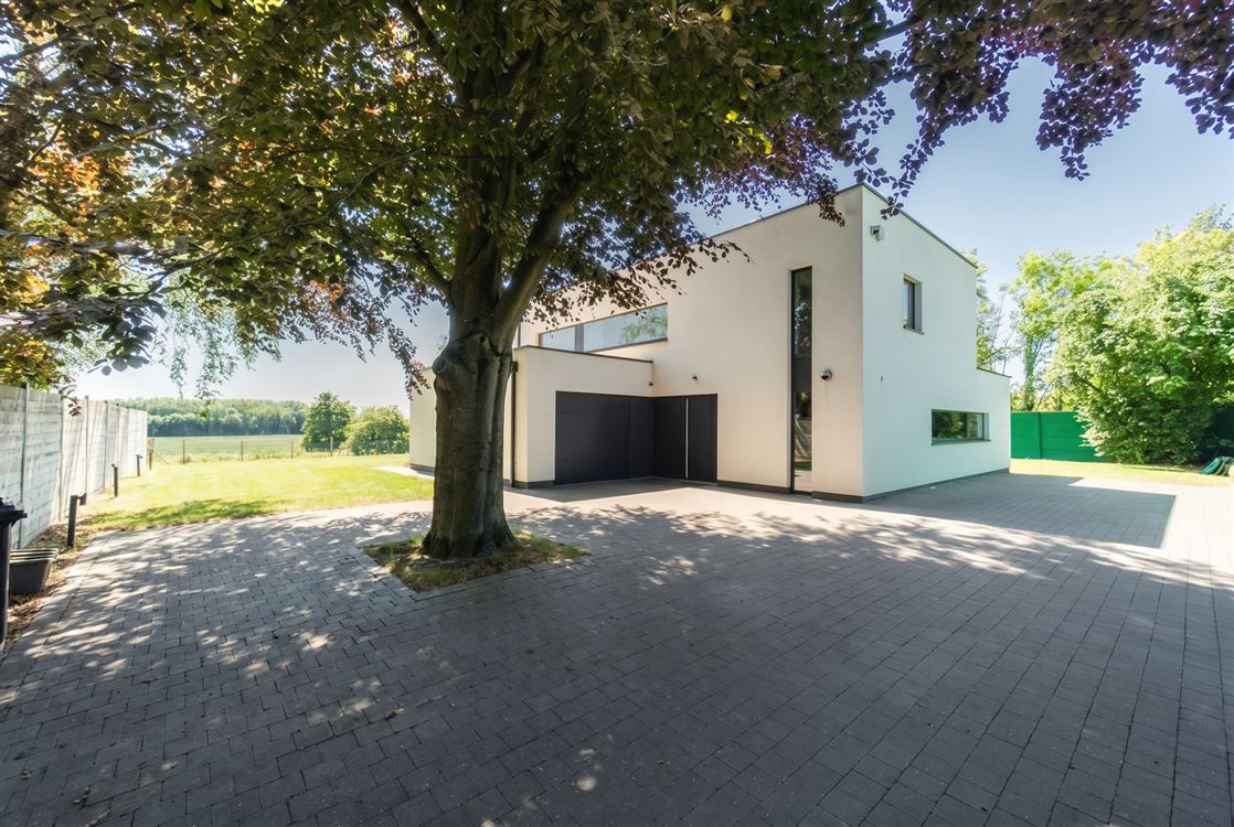 Villa/maison/ferme à CORROY-LE-CHÂTEAU (4 chambres)