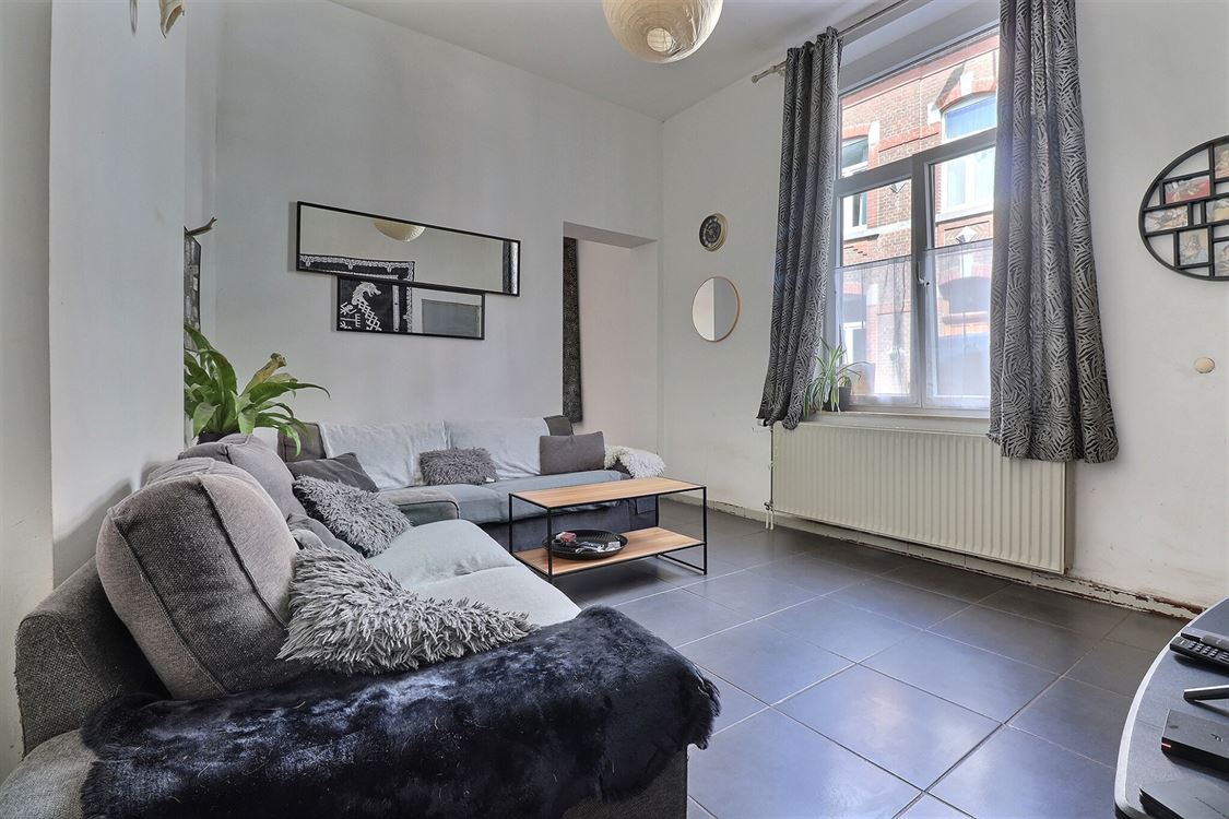 Villa/maison/ferme à JAMBES (2 chambres)