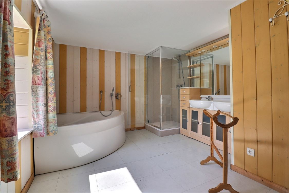 Villa/maison/ferme à FURNAUX (5 chambres)
