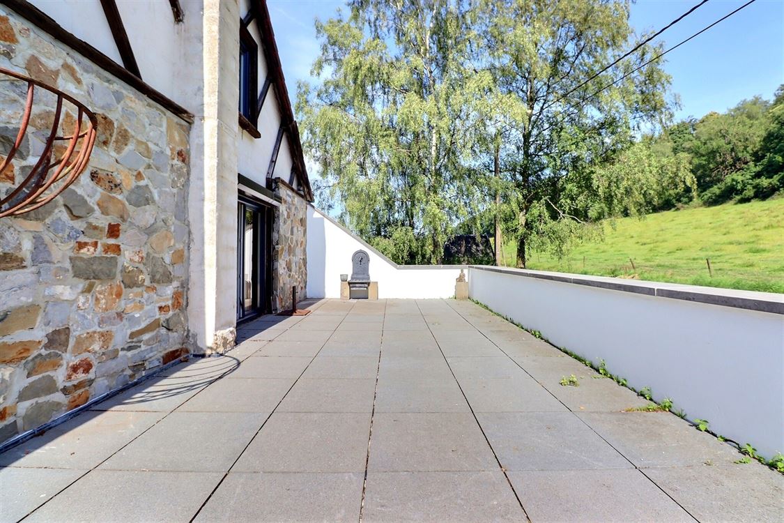 Villa/maison/ferme à FURNAUX (5 chambres)