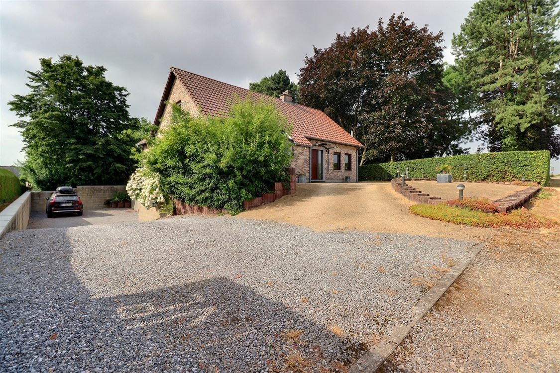 Villa/maison/ferme à BOSSIÈRE (4 chambres)