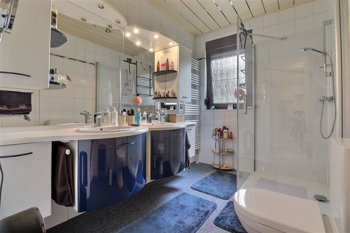 Villa/maison/ferme à BOSSIÈRE (4 chambres)