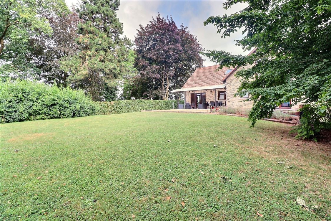 Villa/maison/ferme à BOSSIÈRE (4 chambres)