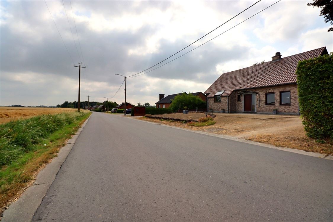 Villa/maison/ferme à BOSSIÈRE (4 chambres)