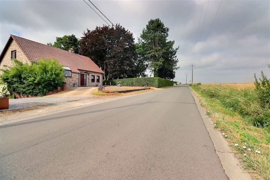 Villa/maison/ferme à BOSSIÈRE (4 chambres)