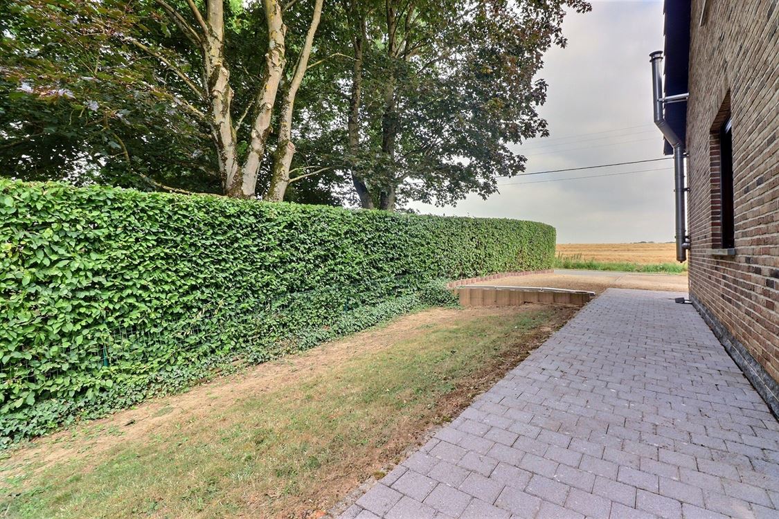 Villa/maison/ferme à BOSSIÈRE (4 chambres)