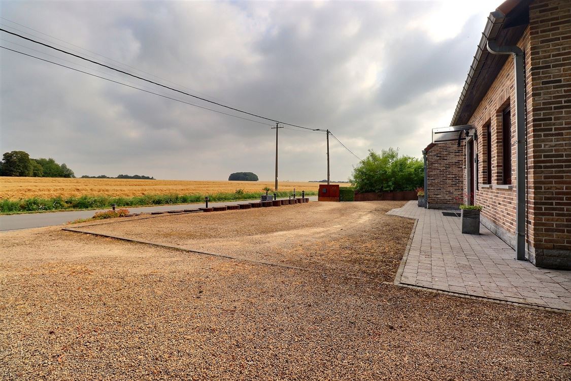 Villa/maison/ferme à BOSSIÈRE (4 chambres)