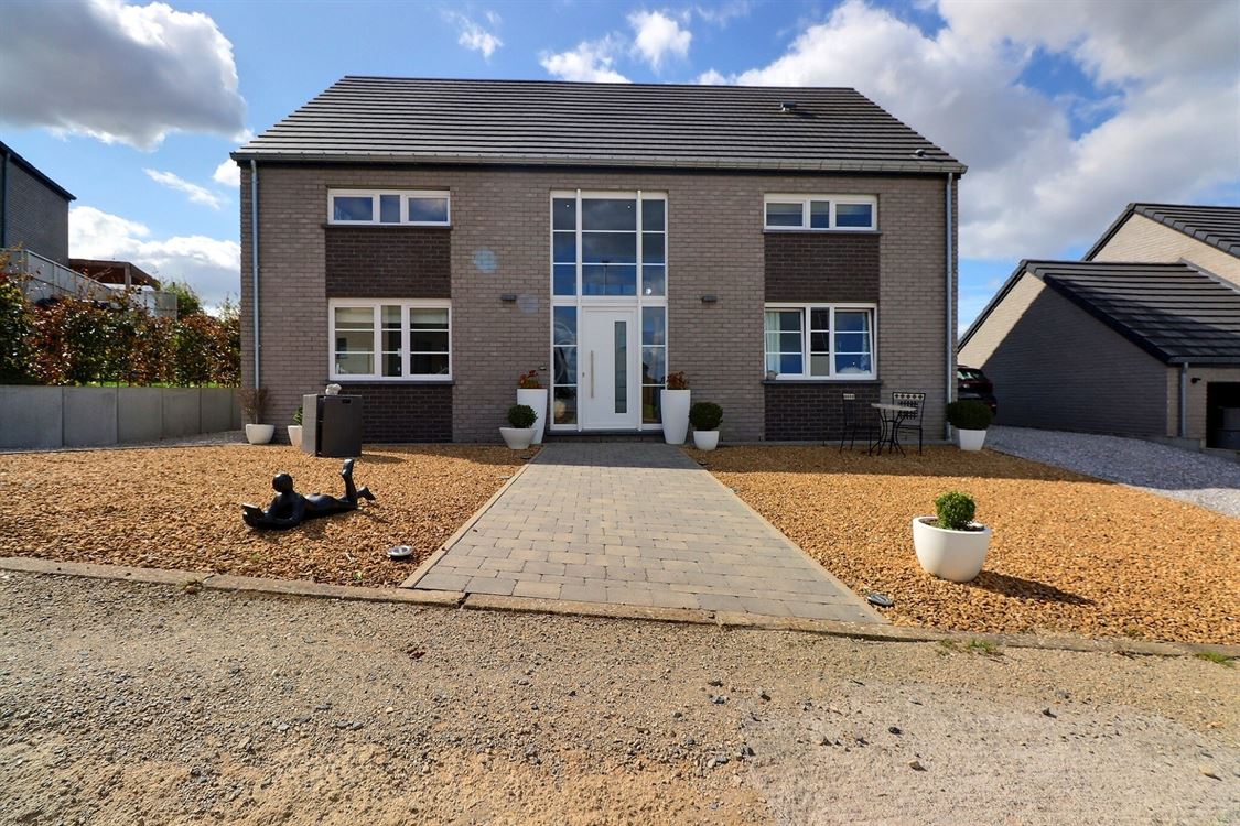 Villa/maison/ferme à CINEY (4 chambres)
