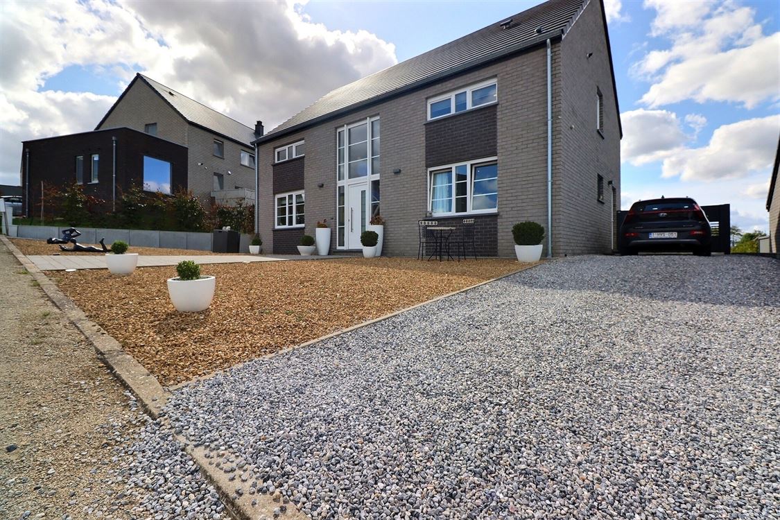 Villa/maison/ferme à CINEY (4 chambres)