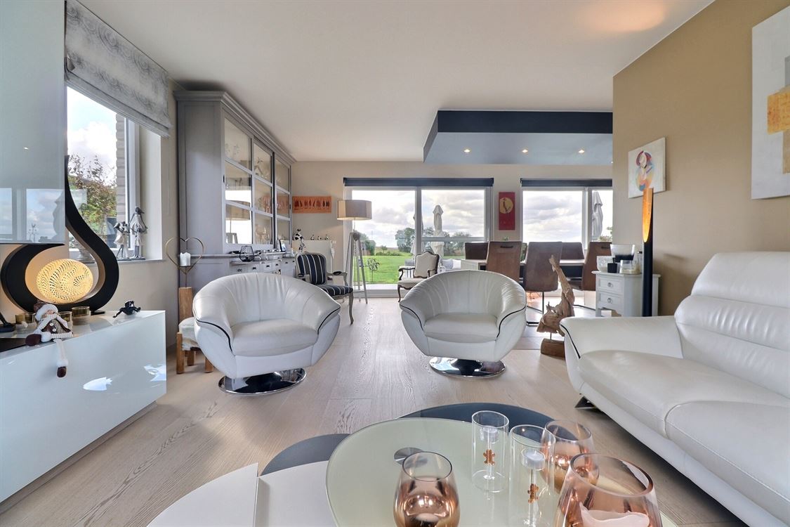 Villa/maison/ferme à CINEY (4 chambres)
