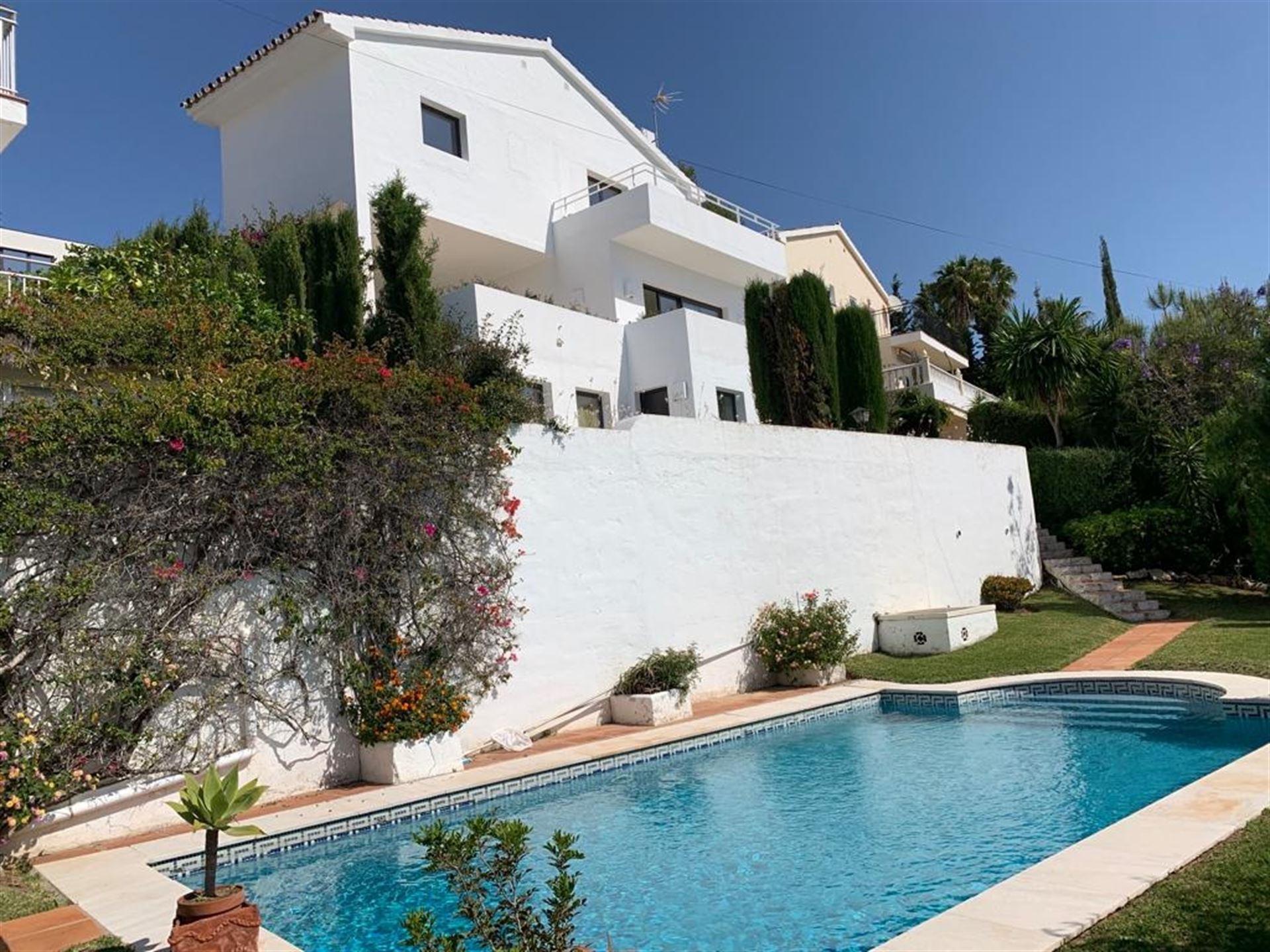 Completely renovated villa with panoramic views