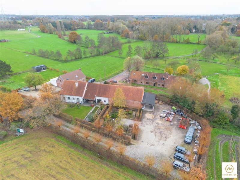 villa met burelen en opslagruimte-vernieuwde staat