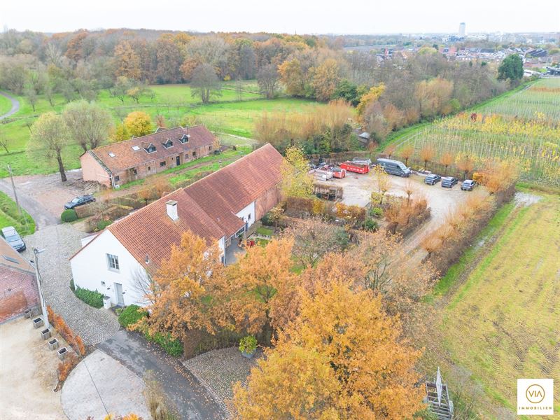 villa met burelen en opslagruimte-vernieuwde staat