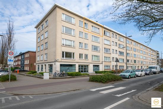 Fraai gerenoveerd app.met 1 zeer ruime kamer