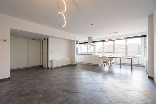 Leuk appt met terras en garagebox in klein gebouw