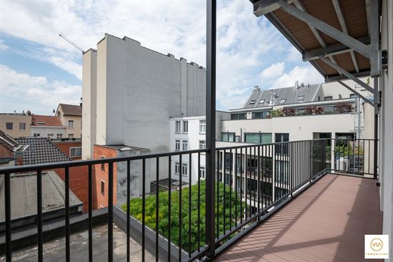 Instapklaar appartement met 2 SLK en terras