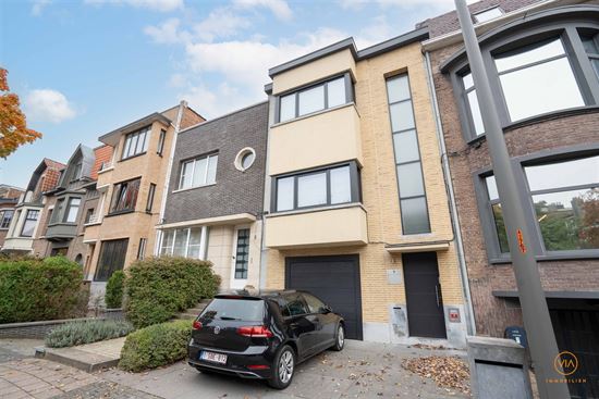 Voormalige Dokterswoning met garage in topwijk