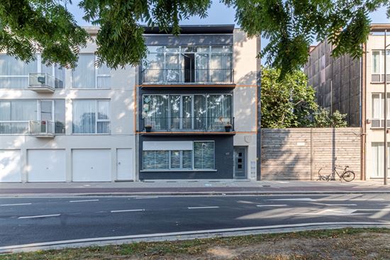 Bemeubeld app. met 2slk + terras