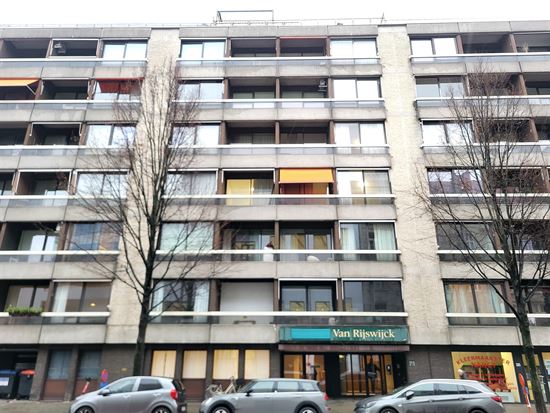 Op te frissen appartement in voormalig seigneurie