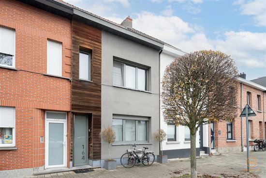 Gerenoveerde woning met 4 slpk en ruime tuin op topligging