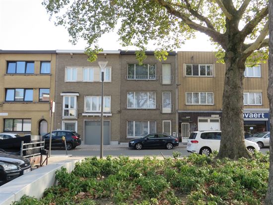 Gelijkvloersappartement met mooie tuin en overdekt terras