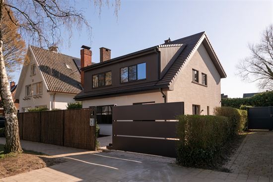 Fraai gerenoveerde villa op topligging