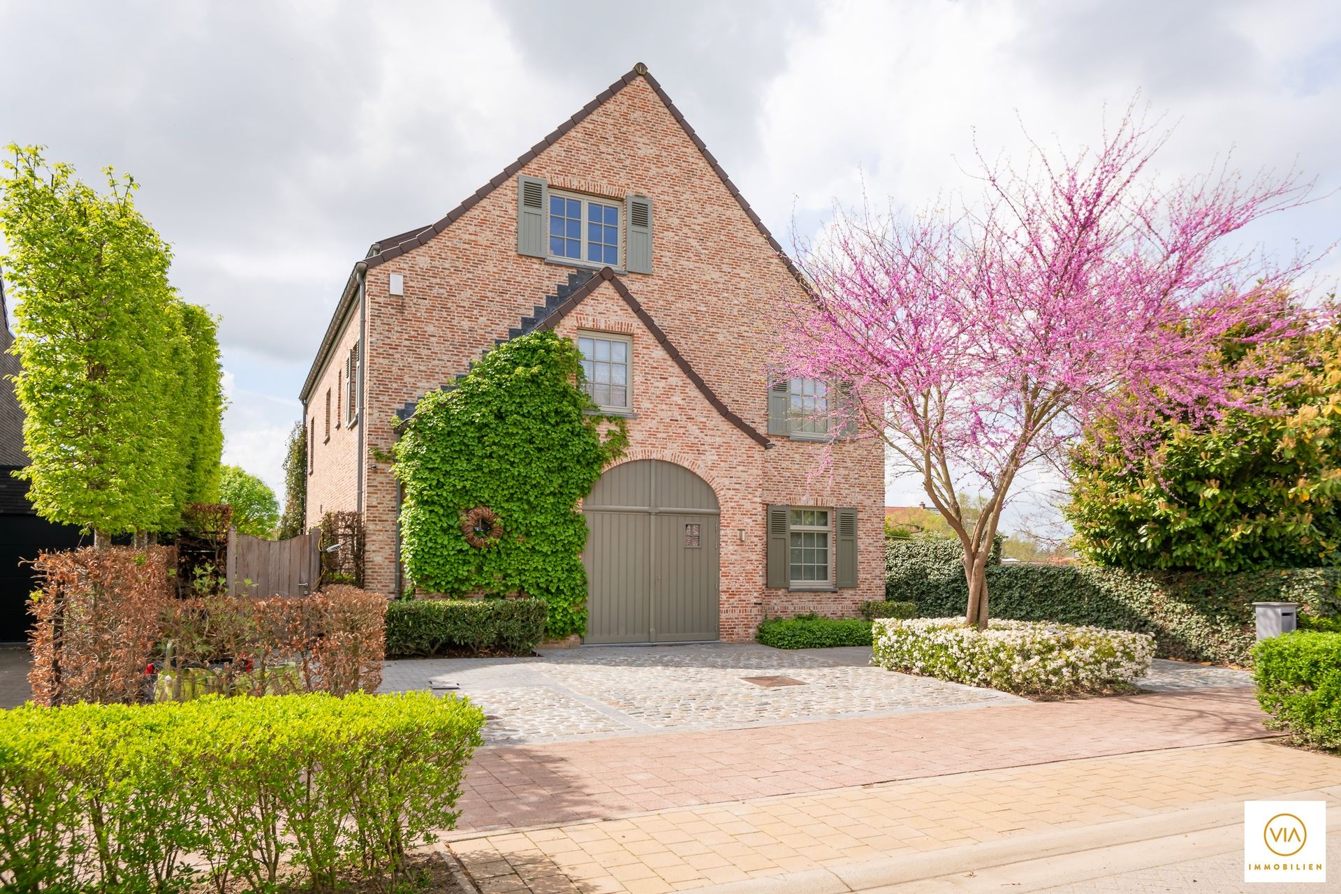 Recente & stijlvolle villa met Z-tuin & zwemvijver