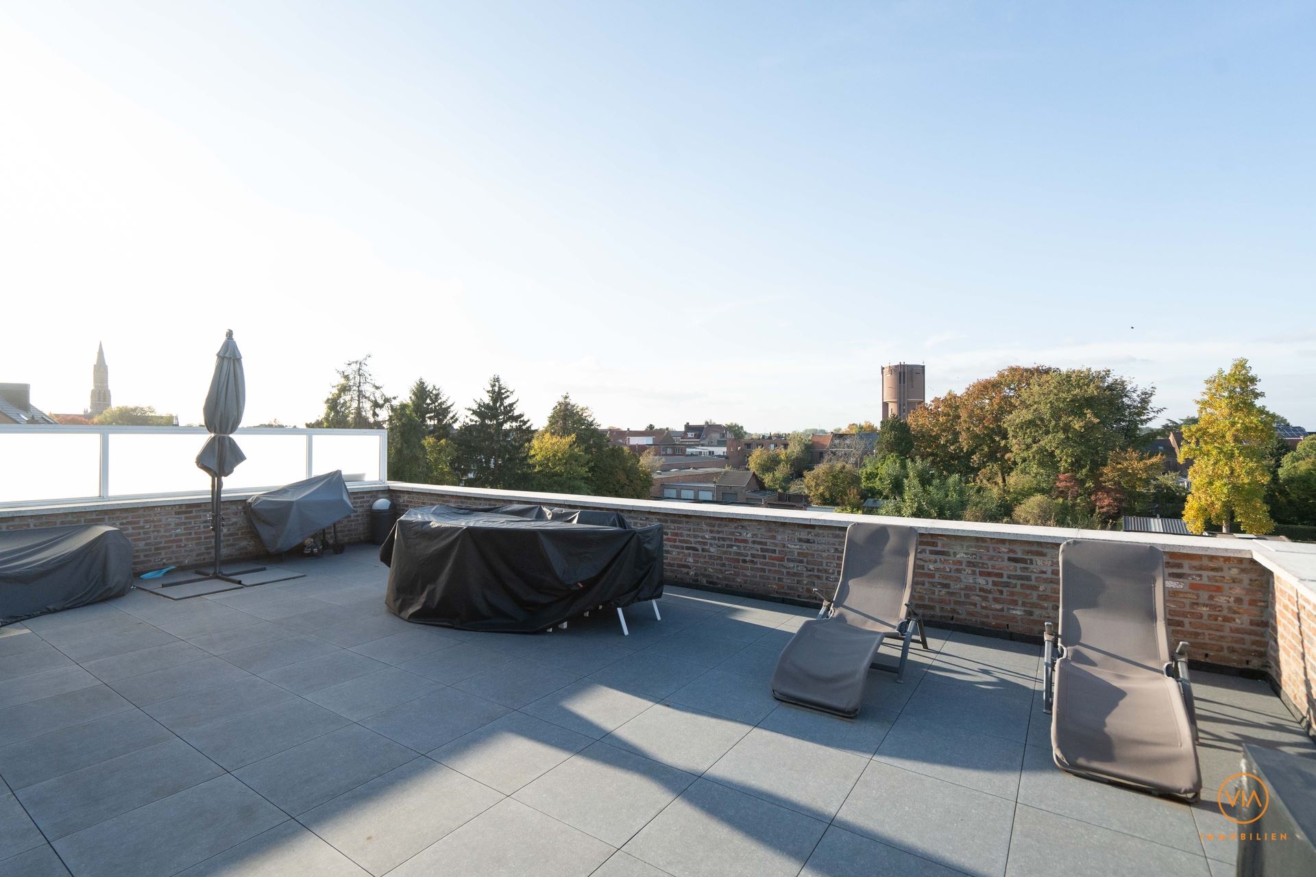 Instapklaar duplex dakappartement met zeer ruim terras