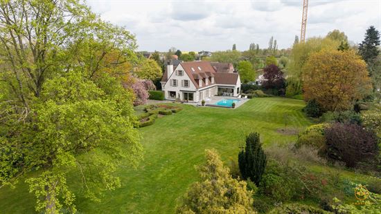 Unieke villa met +/- 1,7 Hectare park en deel bouwgrond
